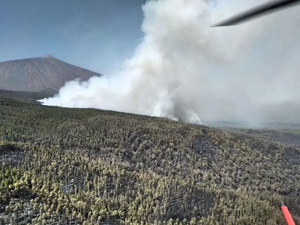220722 Imagen del incendio desde helic&oacute;ptero del GES 11 horas(1)