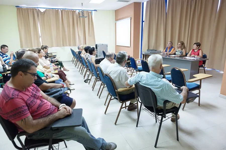 Encuentro de Cristina Valido con representantes de Atelsam (salud mental) /Tony Cuadrado Freelancer
