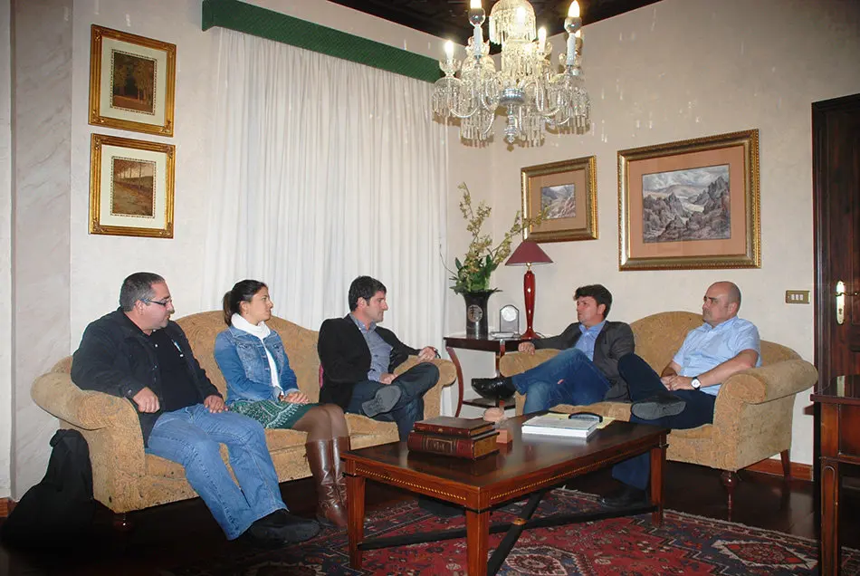 Foto del encuentro con el consejero insular