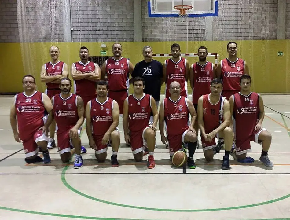 Foto plantilla del C.B.Ihode de Arguayo para la temporada 2015-2016