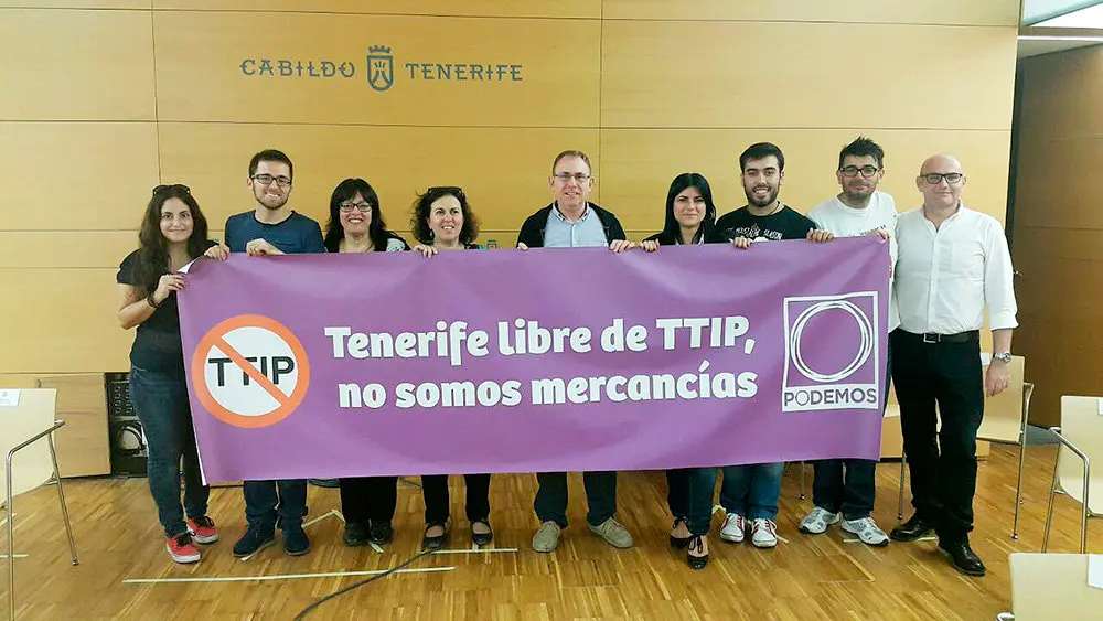 Podemos muestra su oposici&oacute;n al TTIP en el sal&oacute;n del plenos del CabTfe