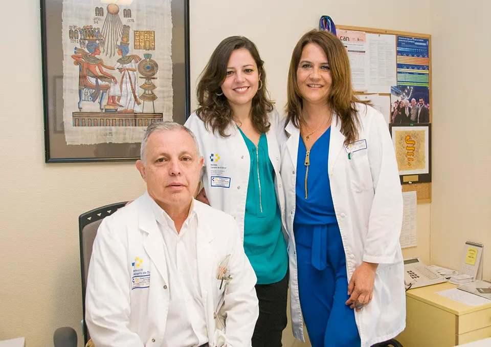 Los doctores Jos&eacute; Carlos Rodr&iacute;guez, Elena Oliva y Nery Sabl&oacute;n, especialistas del servicio de Nefrolog&iacute;a
