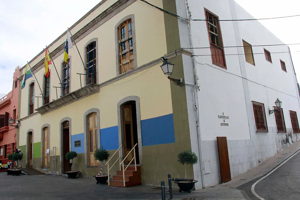 Edificio principal del Ayuntamiento de Gu&iacute;a de Isora en obras