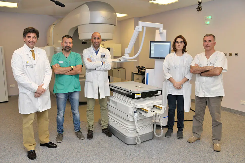 Equipo de profesionales que realiz&oacute; el primer tratamiento con este sistema de GPS