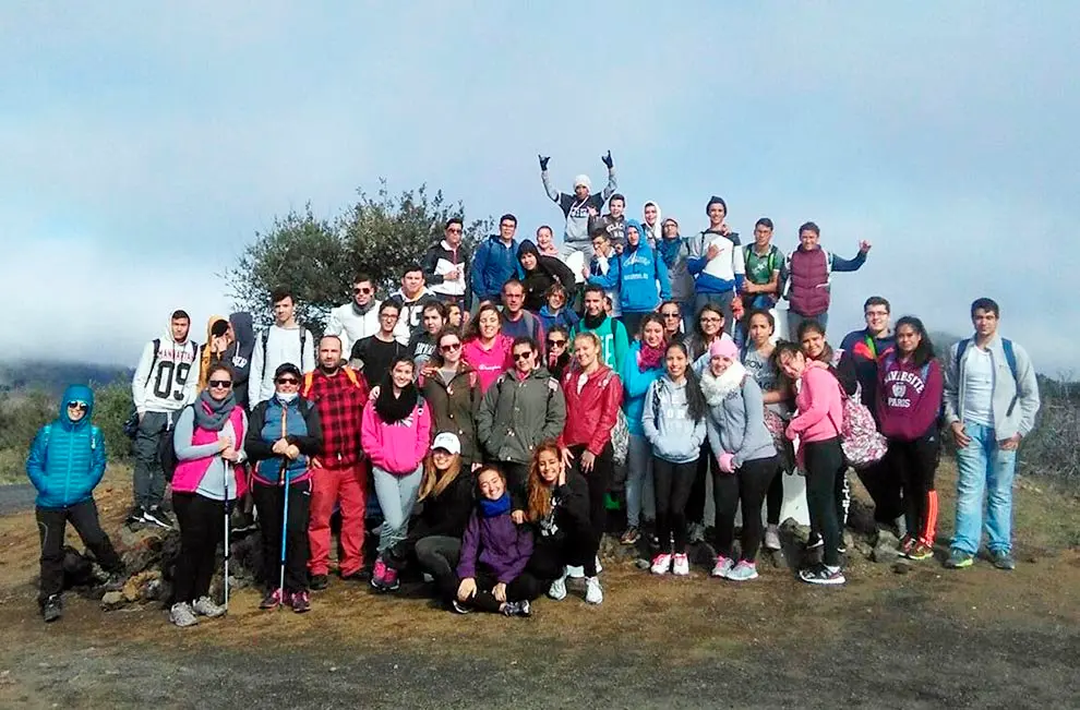 IMG-Alumnos IES Alcala Ruta 1 Paseando entre almendros