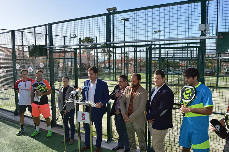 Momento inauguraci&oacute;n pistas de p&aacute;del
