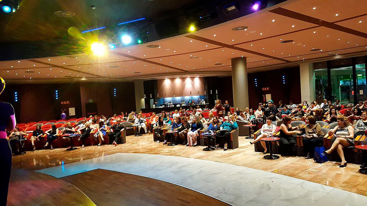 Imagen de mujeres de ambos municipios en la cena conmemoraci&oacute;n D&iacute;a Internacional de las Mujeres