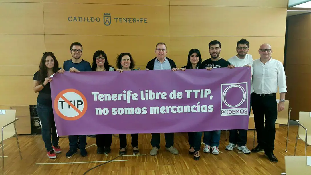 Podemos muestra su oposici&oacute;n al TTIP en el sal&oacute;n del plenos del CabTfe