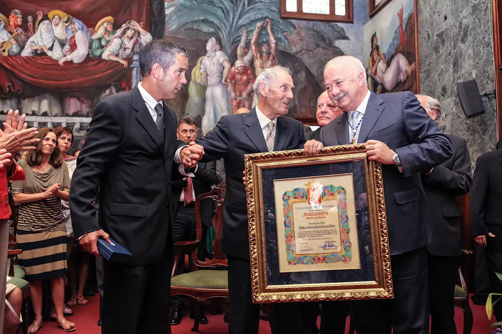 Pedro Gonz&aacute;lez-Medalla de Oro de Tenerife