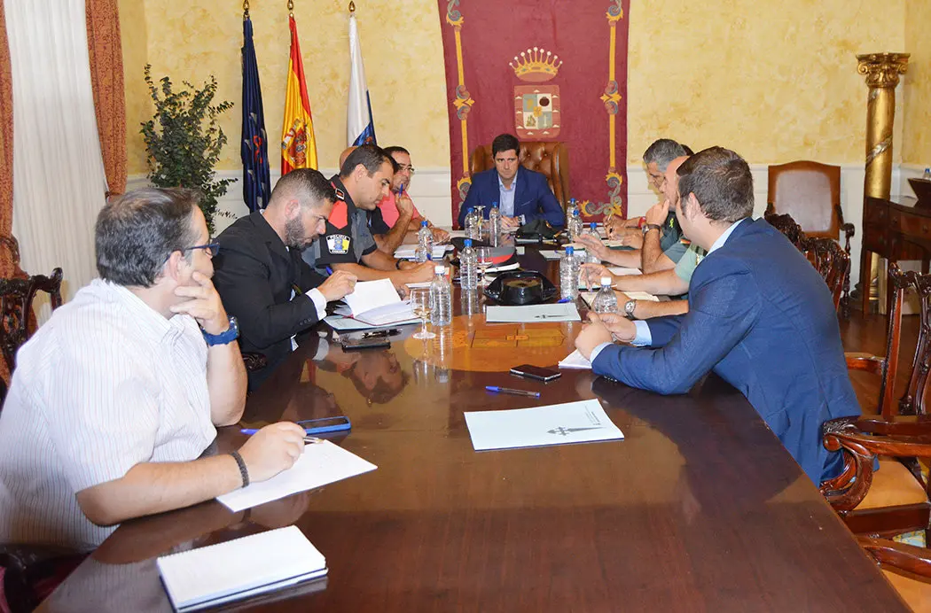 Foto miembros de la Junta Local de Seguridad en reuni&oacute;n