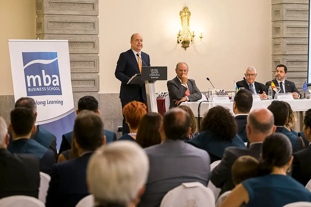 Las Palmas de Gran Canaria (25.06.16) El consejero de Econom&iacute;a, Industria, Comercio y Conocimiento del Gobierno de Canarias, Pedro Ortega, durate el acto de entrega de Orlas de  la XXX promoci&oacute;n de M&aacute;ster de la Escuela de Negocios MBA, de la cual es padrino. GOBCAN/Angel Medina G.