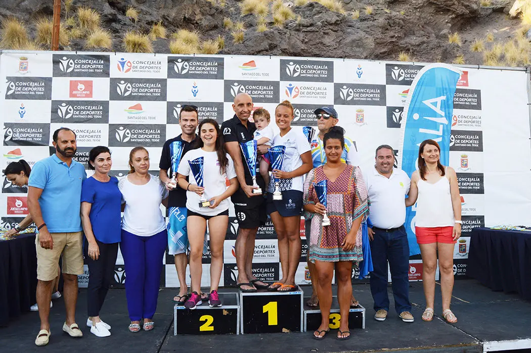 Foto podium masculino y femenino general
