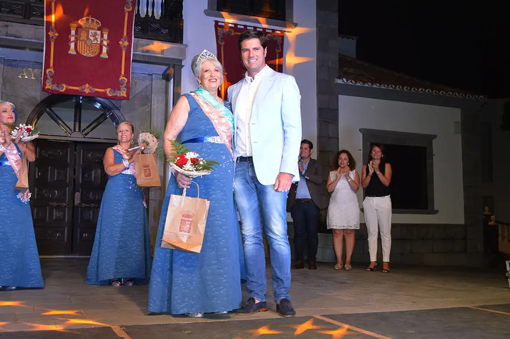 El Alcalde junto a la nueva Gran Dama de las fiestas