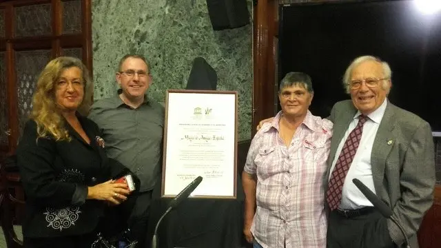 Fernando Sabat&eacute; junto a vecina de Anaga, Wilfredo Wilpret y su esposa