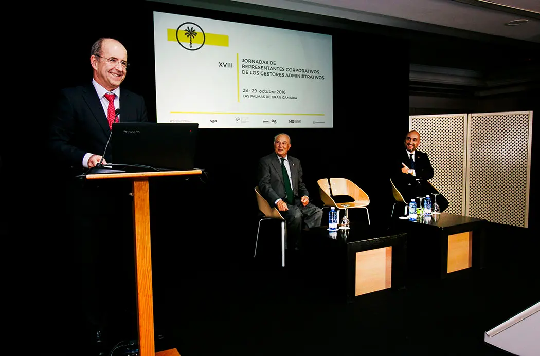 El consejero de Econom&iacute;a durante las Jornadas de Representantes Corporaios de los Gestores Administrativos