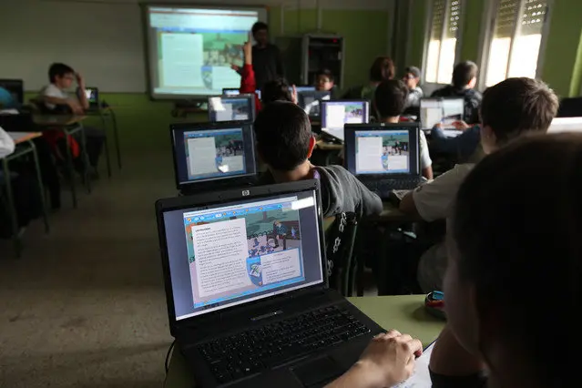 TERRASSA 19 4 2010 REPORTAJE SOBRE LAS NUEVAS TECNOLOGIAS COMO SON LAS PIZARRAS DIGITALES EN EL IES TORRE DEL PALAU DE TERRASSA FOTO JOSEP GARCIA 