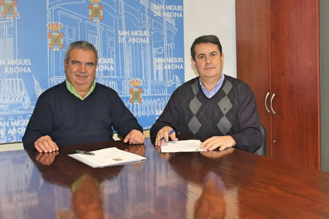 Arturo Gonz&aacute;lez y Antonio Manuel Rodriguez (concejal Hacienda)_Fotor