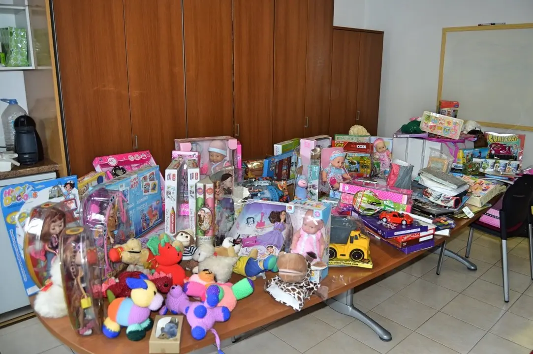 Foto de una parte de los juguetes recaudados_Fotor