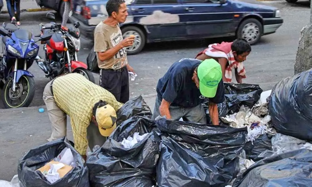 venezolanos-urgando-basura-veraz-informa_Fotor