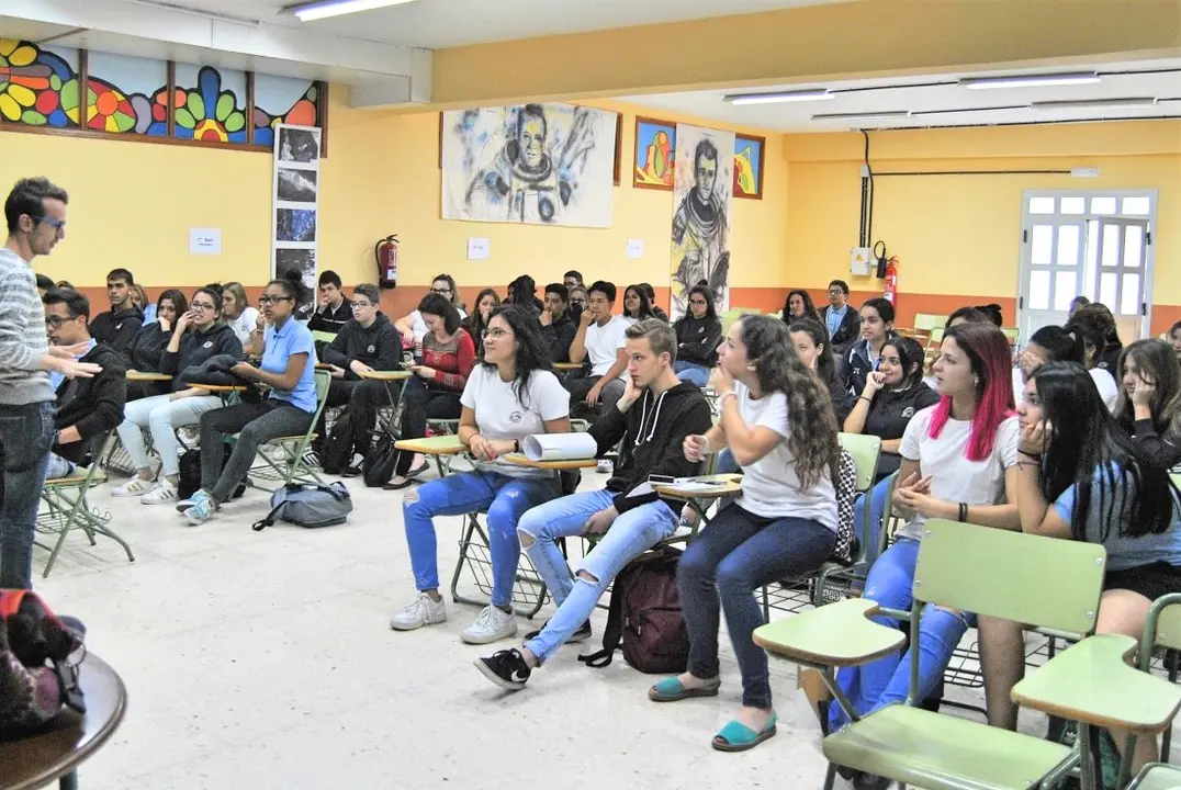 Charlas IES Magallanes 1_Fotor
