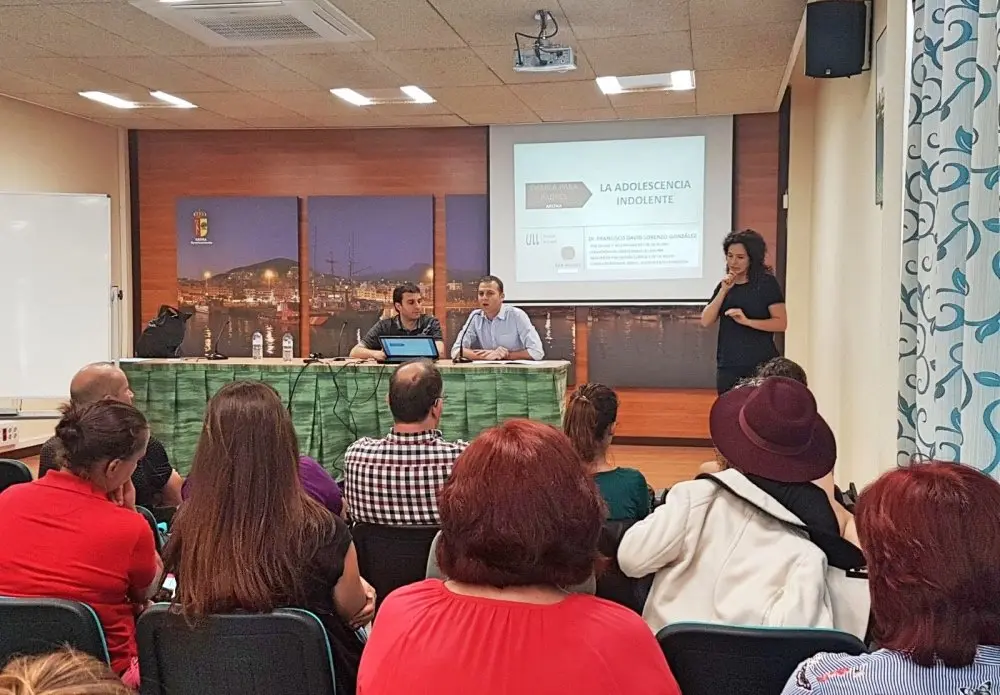 adolescencia_indolente_taller_familias_Leopoldo_D&iacute;az_Oda_Fotor