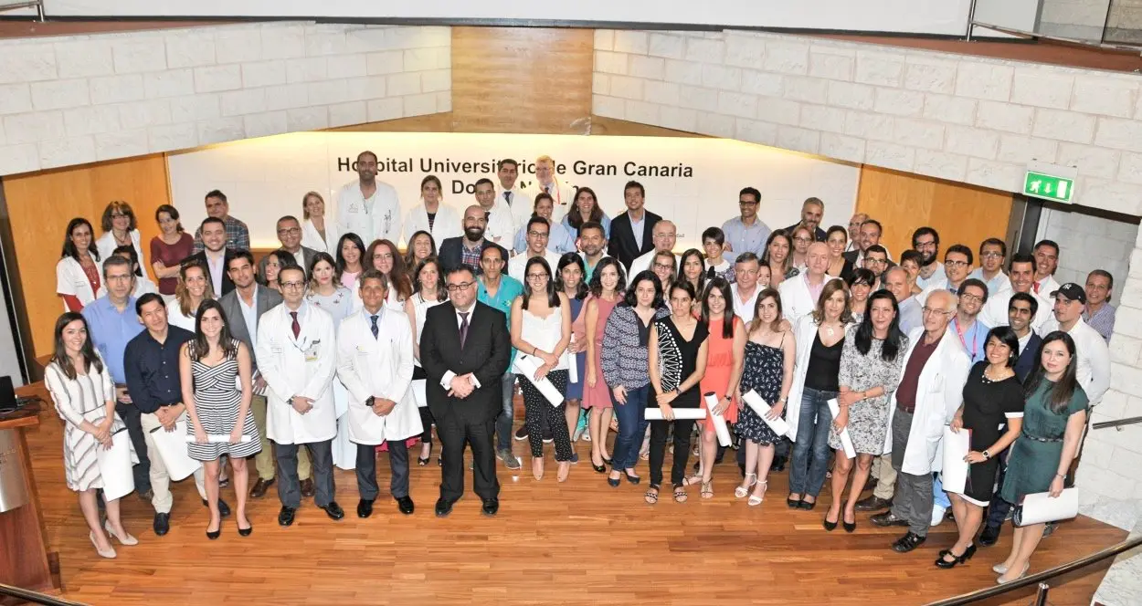 Foto de familia de lis nuevos especialistas_Fotor