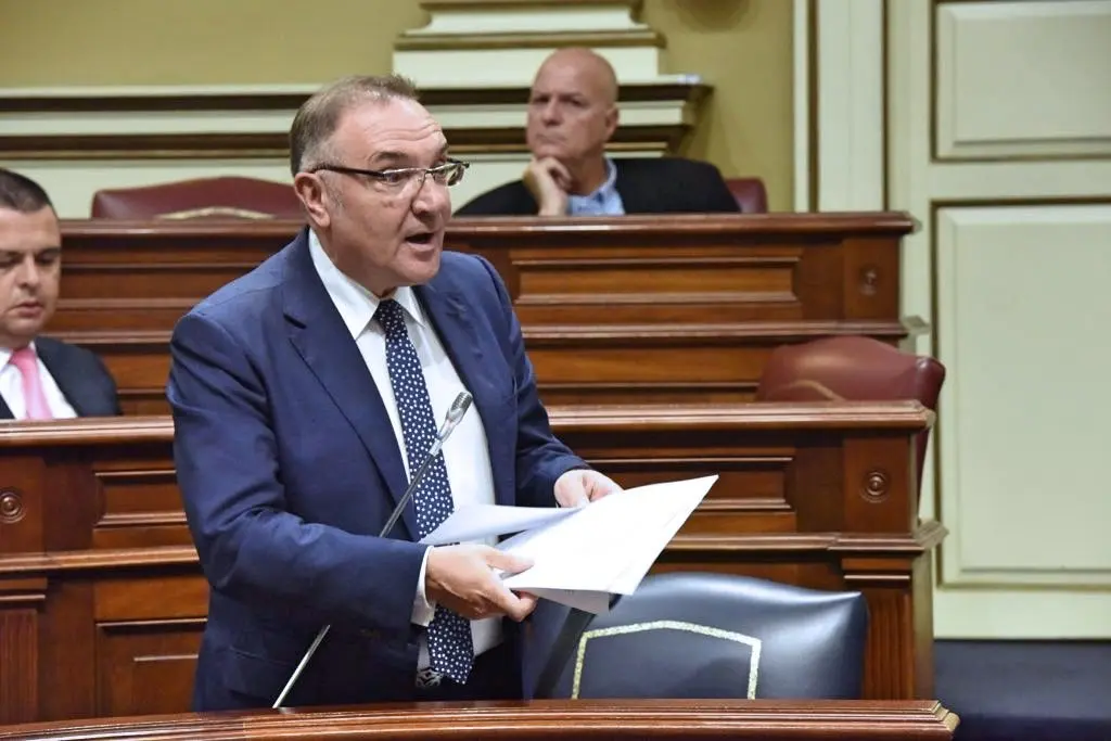 BALTAR El consejero de Sanidad, hoy en el Parlamento_Fotor