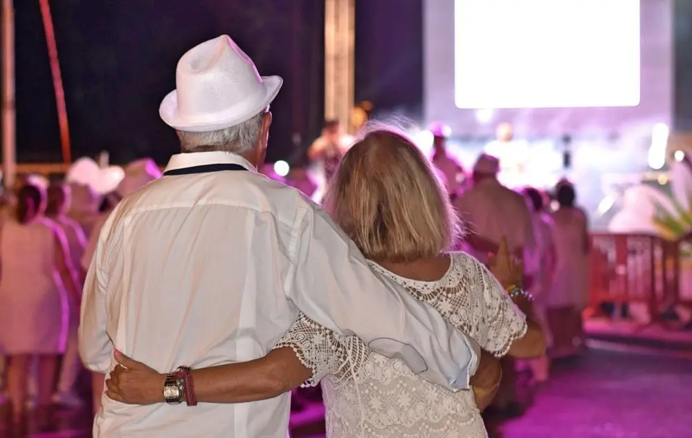 Arona_in_White_2016_1_Fotor