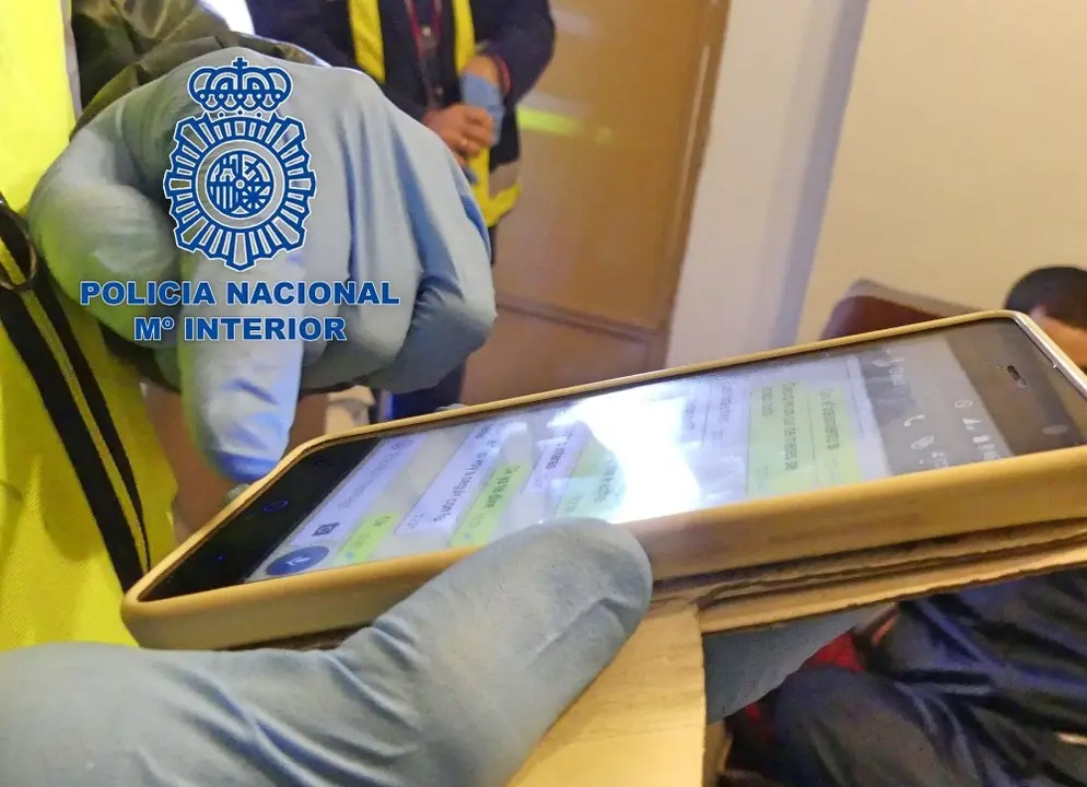 Polic&iacute;a pornografia_infantil_whatsapp2_Fotor