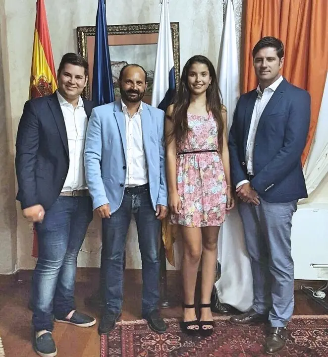 Foto del recibimiento a la representante municipal_Fotor