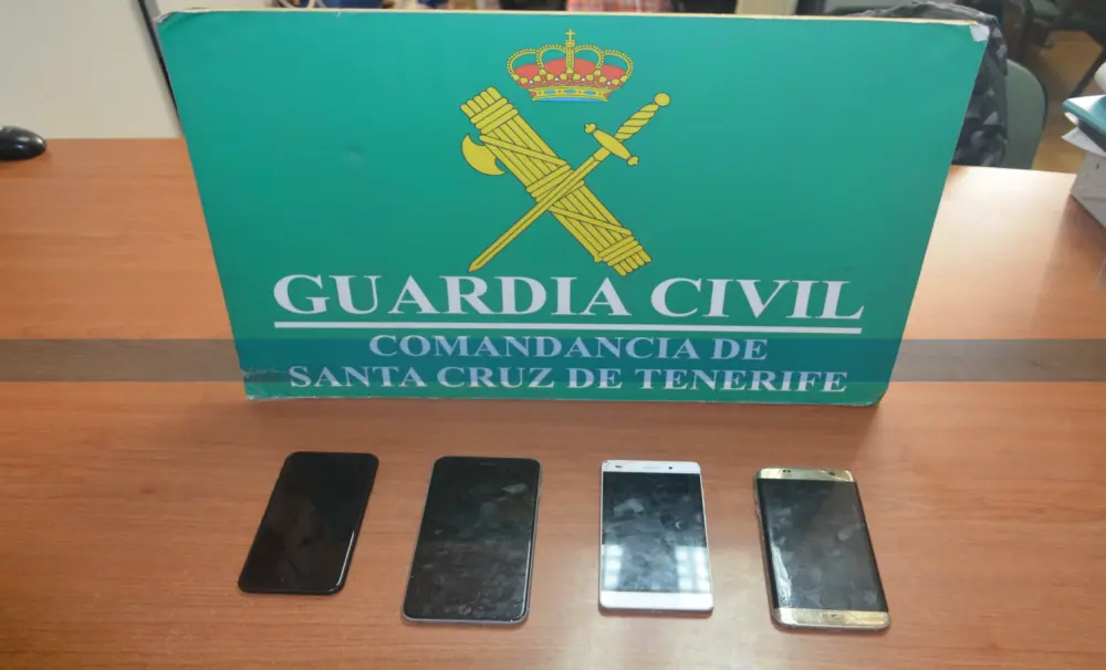 Fotograf&iacute;a de algunos de los tel&eacute;fonos m&oacute;viles recuperados