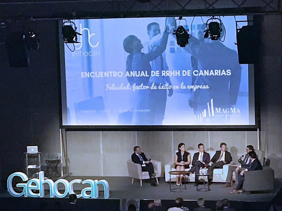 Mesa redonda Victoria L&oacute;pez Ashotel Congreso Gehocan_Fotor