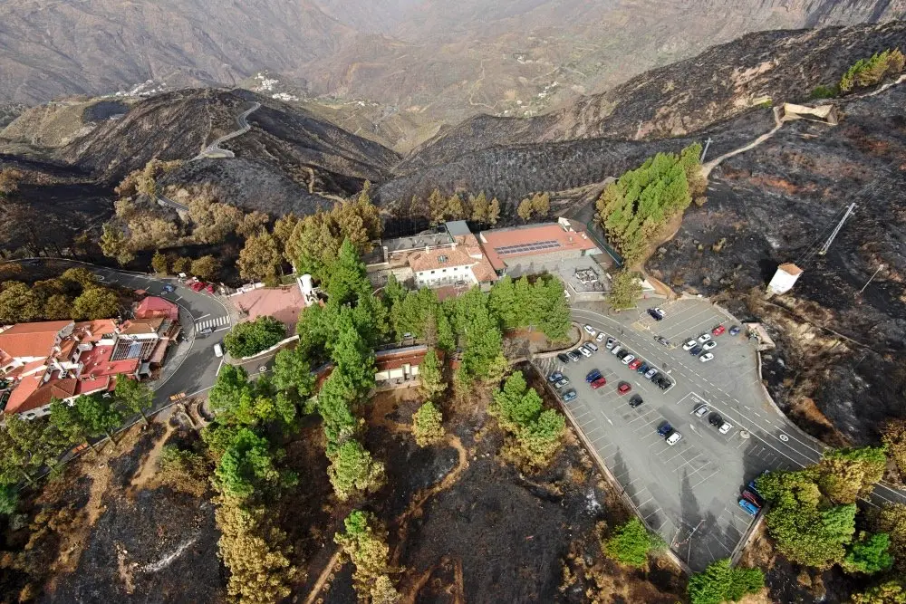 Vuelo de reconocimiento sobre las zonas afectadas por el incendio de Tejeda a 23 de Septiembre de 2017. (Foto: Arturo Rodriguez/Presidencia GobCan)


Esta fotograf&iacute;a oficial del Gobierno de Canarias es solamente para uso editorial por medios de comunicaci&oacute;n. La fotograf&iacute;a no puede ser manipulada de ninguna manera y no se puede utilizar en materiales comerciales y/o pol&iacute;ticos, publicidad, correos electr&oacute;nicos, productos, promociones que de alguna manera pueda sugerir la aprobaci&oacute;n o respaldo del Presidente, o el Gobierno de Canarias.