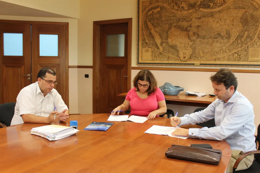 Firma adjudicaci&oacute;n eficiencia Plaza de Alsaca 2017