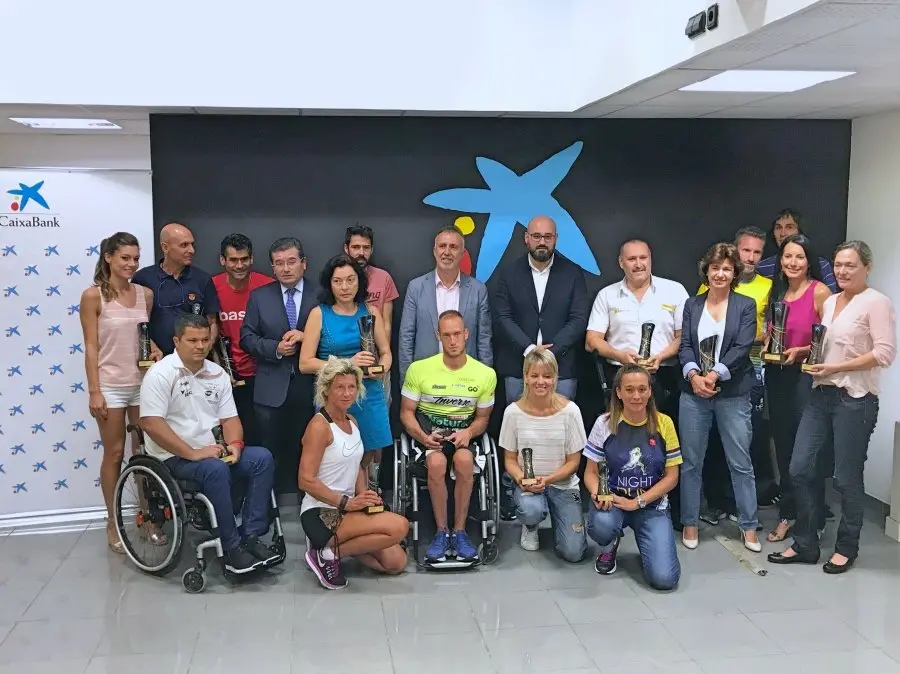 Caixa bank Foto de familia-5_Fotor