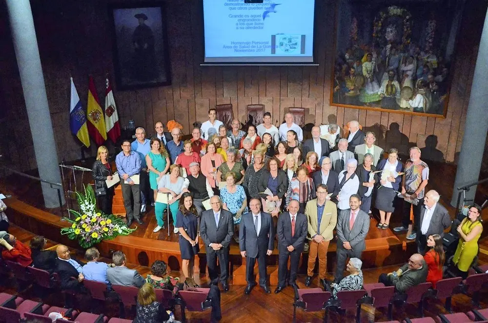 Baltar, con el grupo de jubilados homenajeado en La Gomera_Fotor