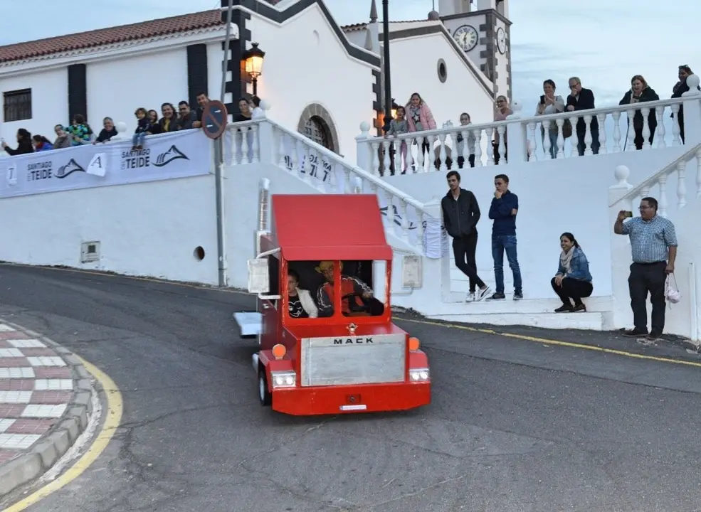 Imagen del primer premio del concurso de carros_Fotor