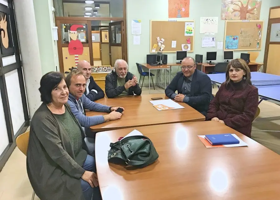 Arquipo-Quintero-(Cs)-reunido-con-la-Asociaci&oacute;n-de-Vecinos-de-Los-Abrigos_Fotor