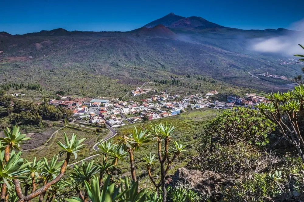 Panor&aacute;mica-del-casco-de-Santiago-del-Teide_Fotor