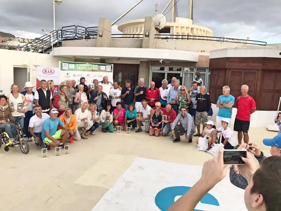 TENIS-PUERTO-COL&Oacute;N-IMG-20171218-WA0189_Fotor