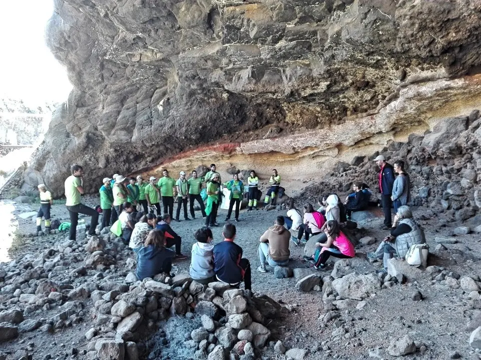 Limpieza Cueva de A&ntilde;aco_ abril 2018 (2)_Fotor