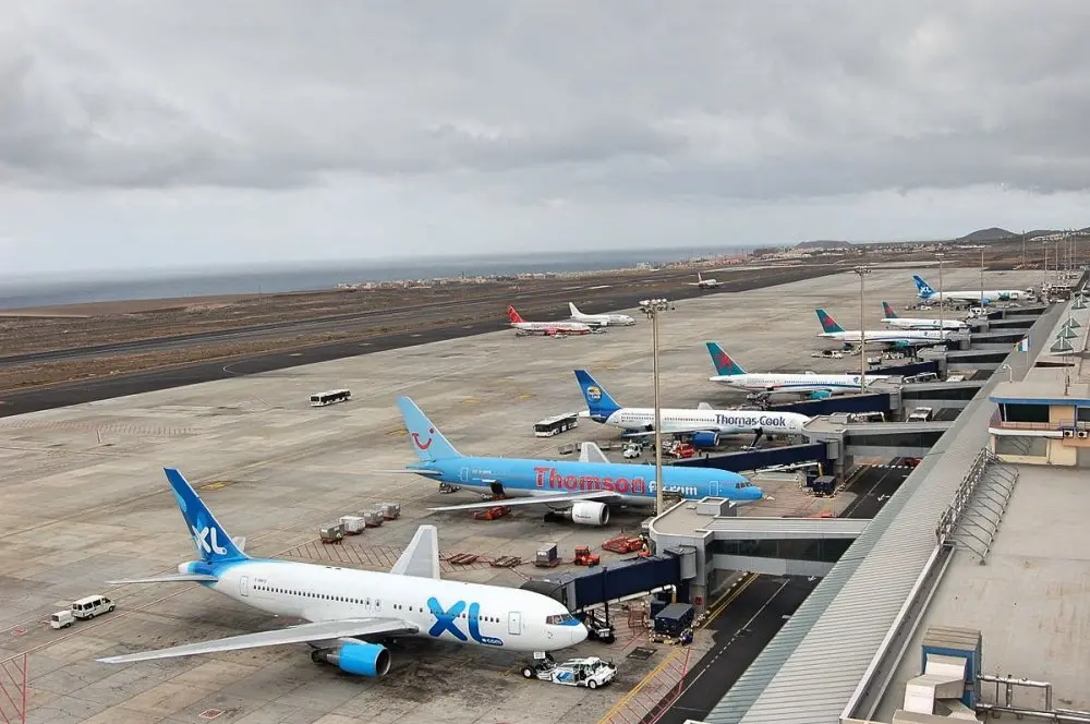 Aeropuerto_de_Tenerife_Sur_Fotor