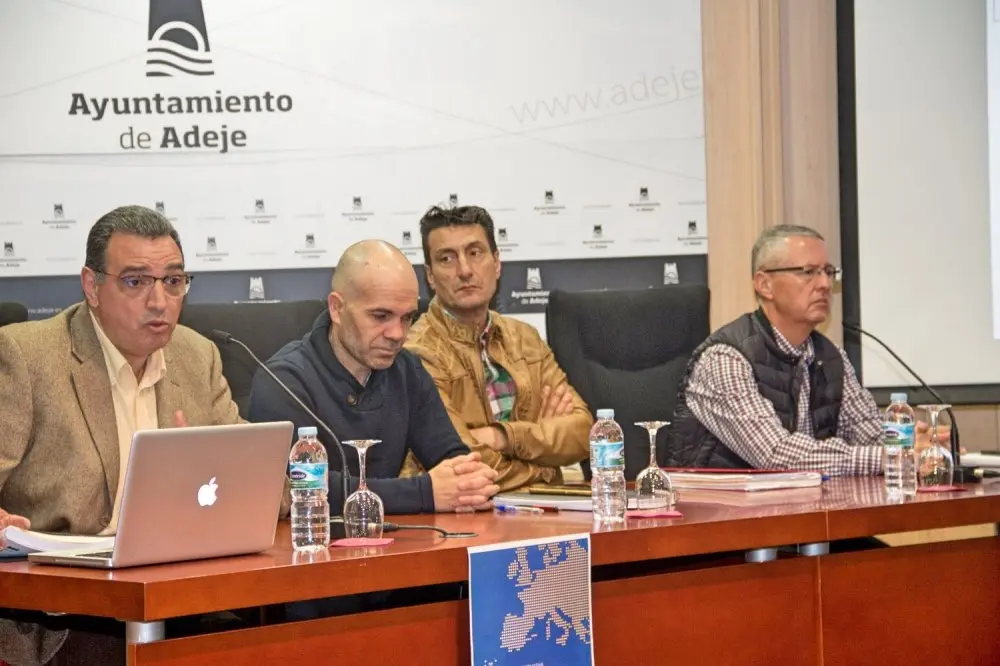 Adeje contratos p&uacute;blicos