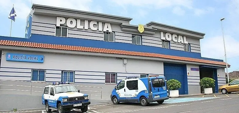 Santiago Teide Jefatura Polic&iacute;a Local_Fotor