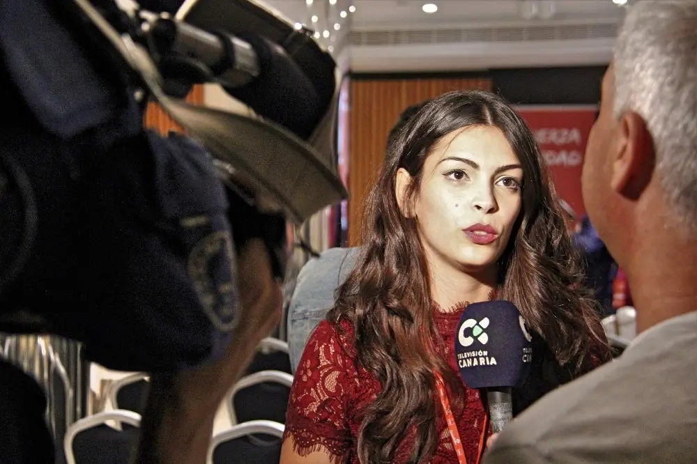 Yolanda atiende a los medios_Fotor