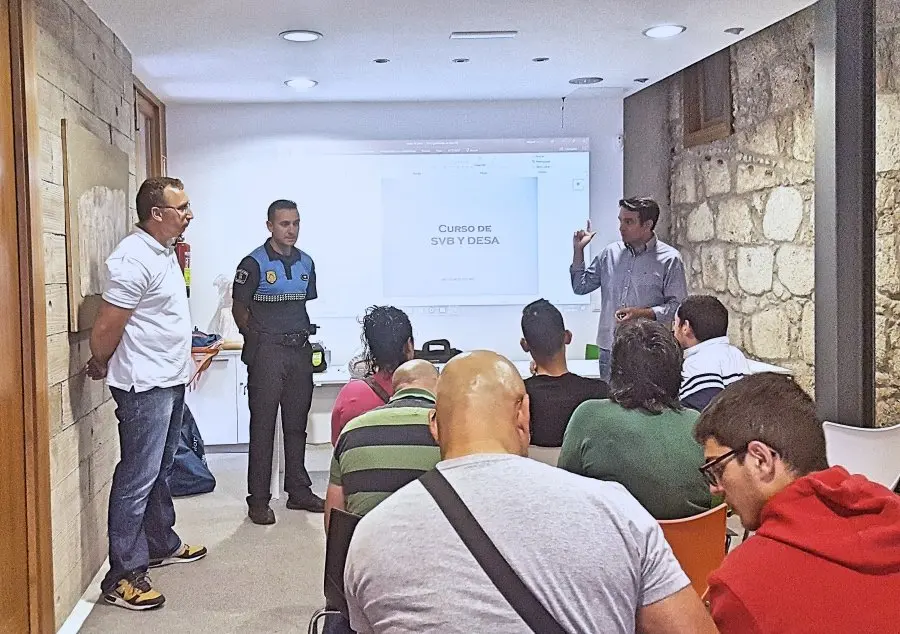 CURSO USO DESFIBRILADORES 150641_Fotor