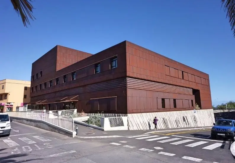 CENTRO SALUD SAN ISIDRO GRANADILLA 87k_Fotor