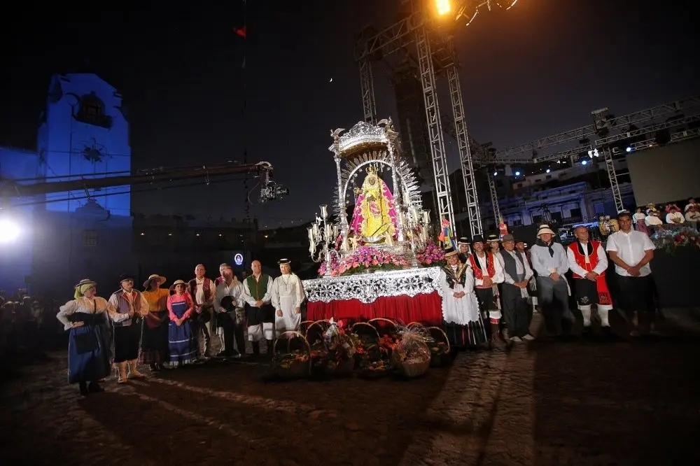 OFRENDA A LA VIRGEN DE CANDELARIA 912-01_Fotor