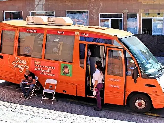 Sangre Unidad m&oacute;vil en Guia de Isora, en Playa San Juan_Fotor