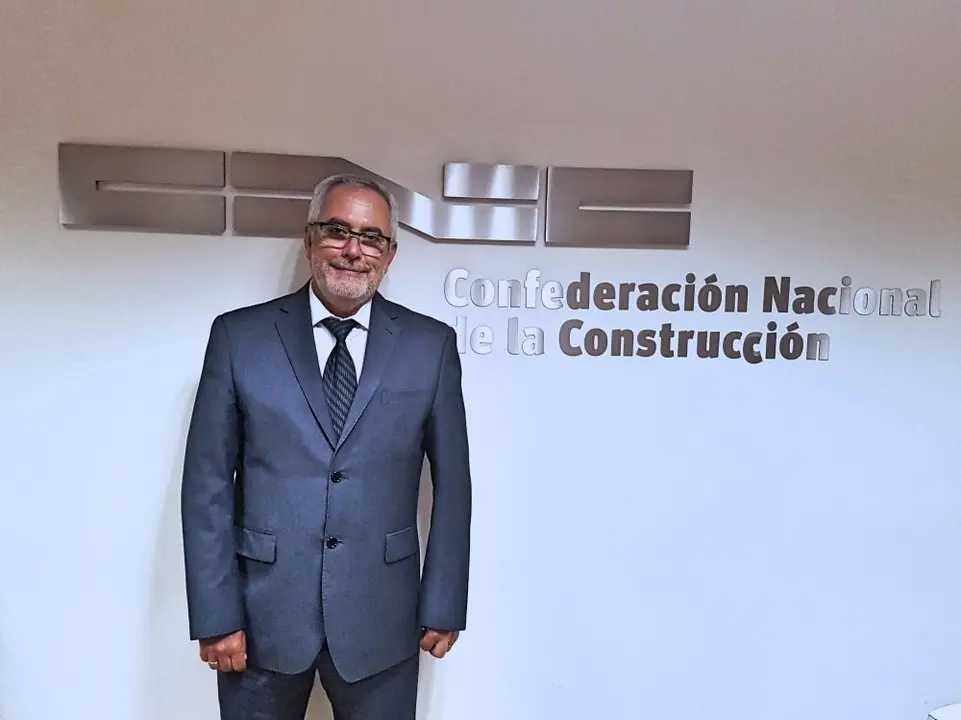 Oscar Izquierdo Presidente de FEPECO en la sede de la Confederaci&oacute;n Nacional de la Construcci&oacute;n_Fotor